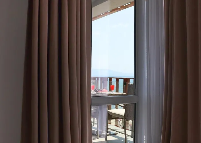 Апарт-отель Stylish Paradiso 206 4*